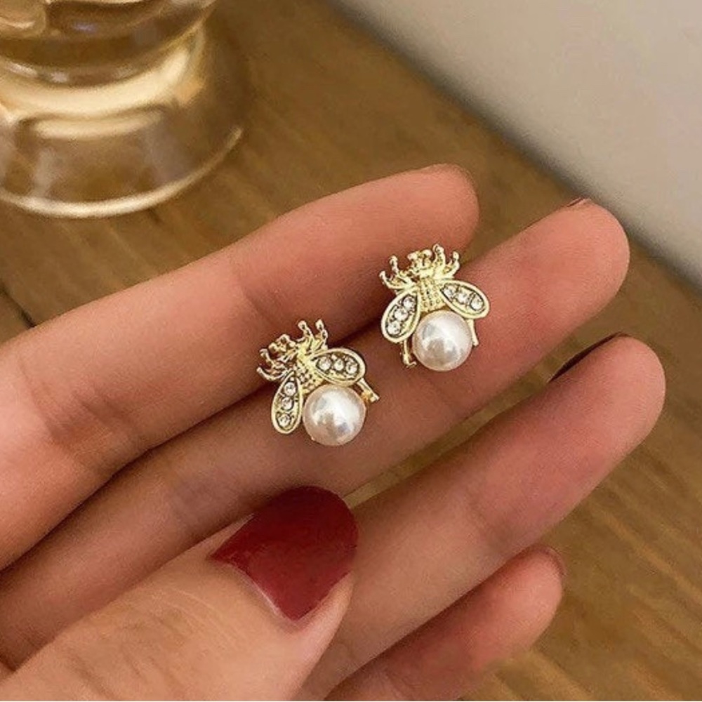 Bee Earrings 🐝Bee Earrings - Picture 2 of 8